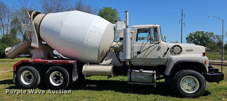 image for item MB9975 1995 Ford LT8000  ready mix truck