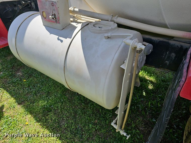 image for item MB9975 1995 Ford LT8000  ready mix truck