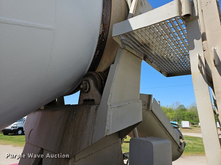 image for item MB9975 1995 Ford LT8000  ready mix truck