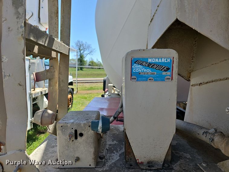 image for item MB9975 1995 Ford LT8000  ready mix truck