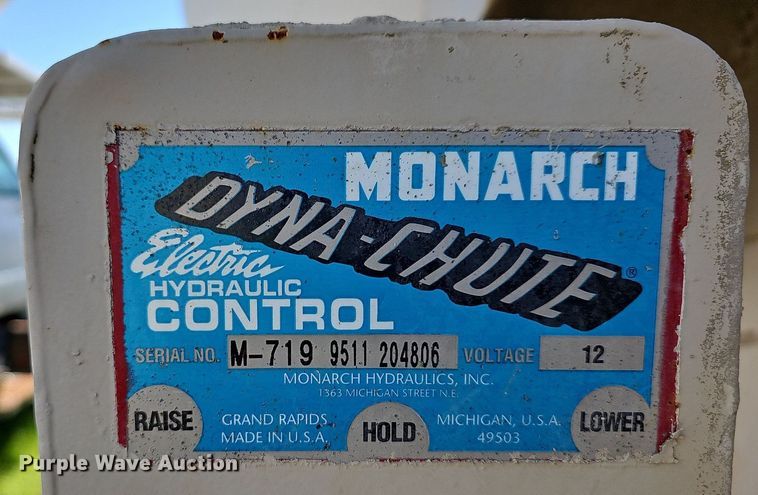 image for item MB9975 1995 Ford LT8000  ready mix truck