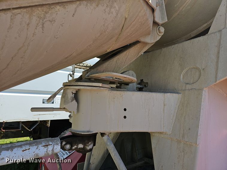 image for item MB9975 1995 Ford LT8000  ready mix truck