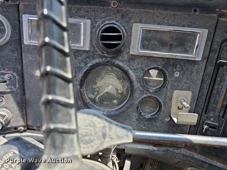 image for item MB9975 1995 Ford LT8000  ready mix truck