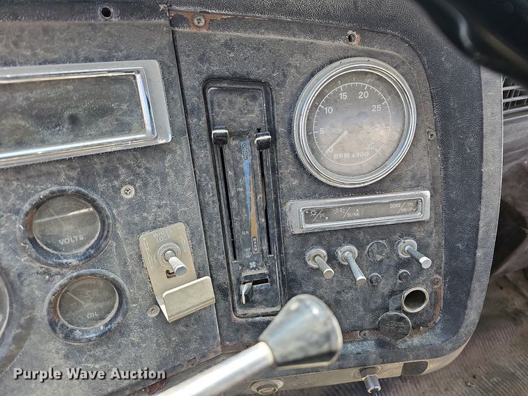 image for item MB9975 1995 Ford LT8000  ready mix truck