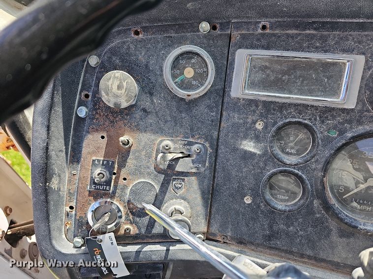 image for item MB9975 1995 Ford LT8000  ready mix truck