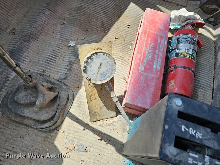 image for item MB9975 1995 Ford LT8000  ready mix truck