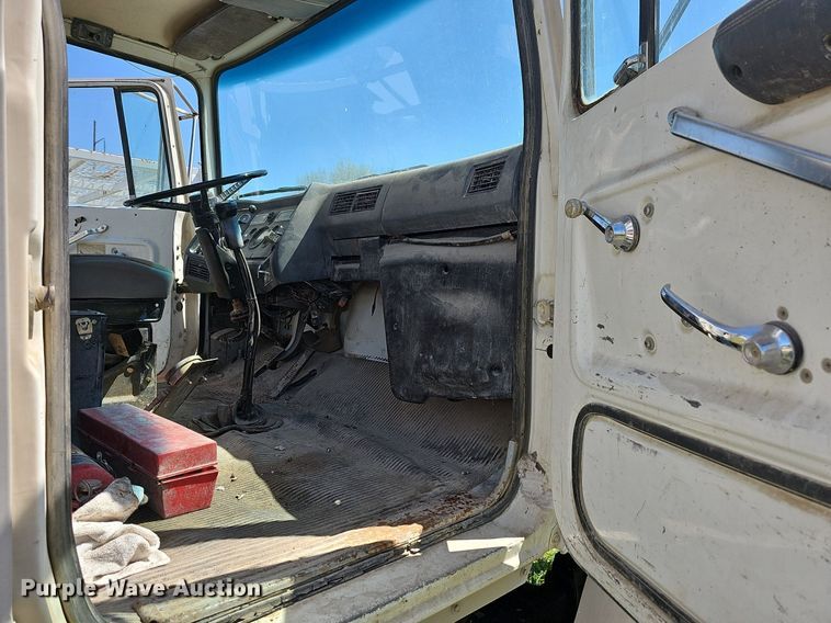 image for item MB9975 1995 Ford LT8000  ready mix truck