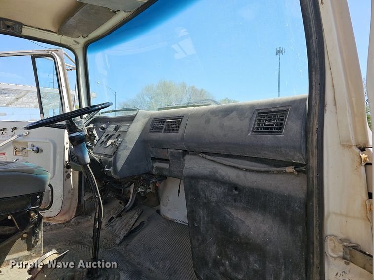 image for item MB9975 1995 Ford LT8000  ready mix truck
