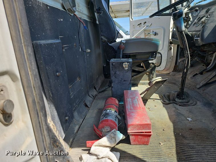 image for item MB9975 1995 Ford LT8000  ready mix truck