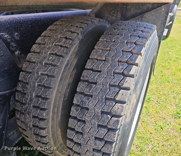 image for item MB9975 1995 Ford LT8000  ready mix truck