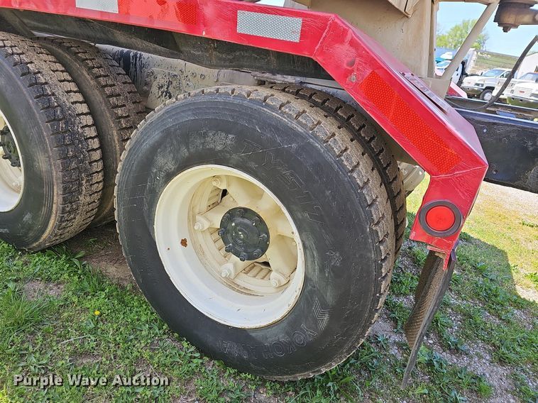 image for item MB9975 1995 Ford LT8000  ready mix truck