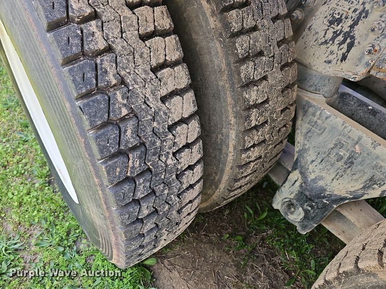 image for item MB9975 1995 Ford LT8000  ready mix truck