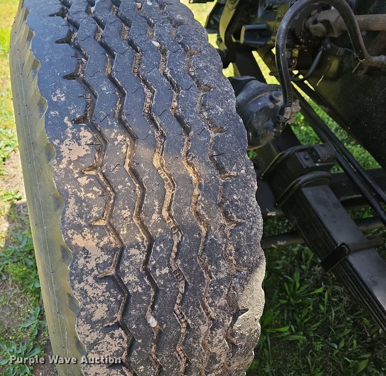 image for item MB9975 1995 Ford LT8000  ready mix truck