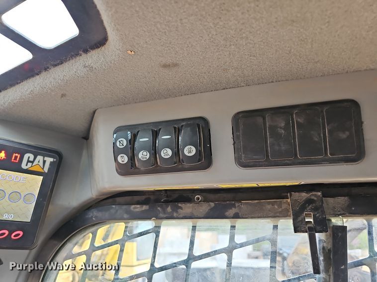 image for item MB9978 2015 Caterpillar 289D  tracked skid steer loader