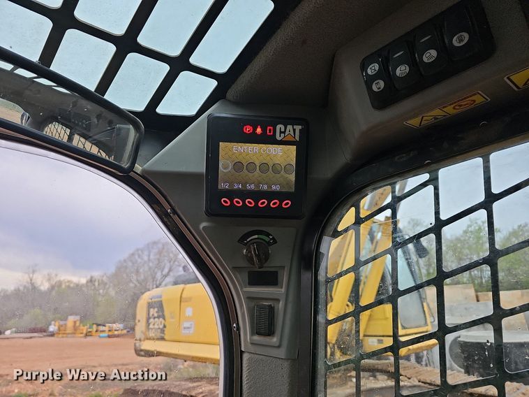 image for item MB9978 2015 Caterpillar 289D  tracked skid steer loader