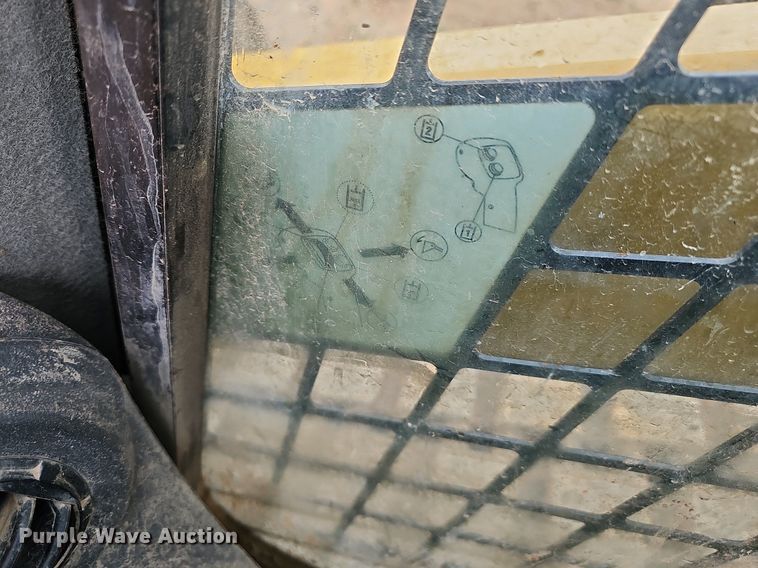 image for item MB9978 2015 Caterpillar 289D  tracked skid steer loader