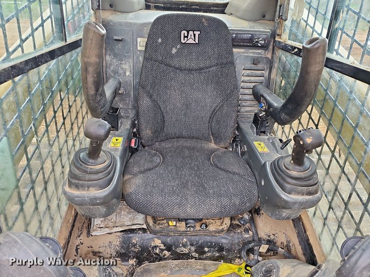 image for item MB9978 2015 Caterpillar 289D  tracked skid steer loader