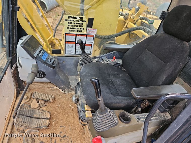 image for item MB9979 2006 Komatsu PC220LC-8  excavator