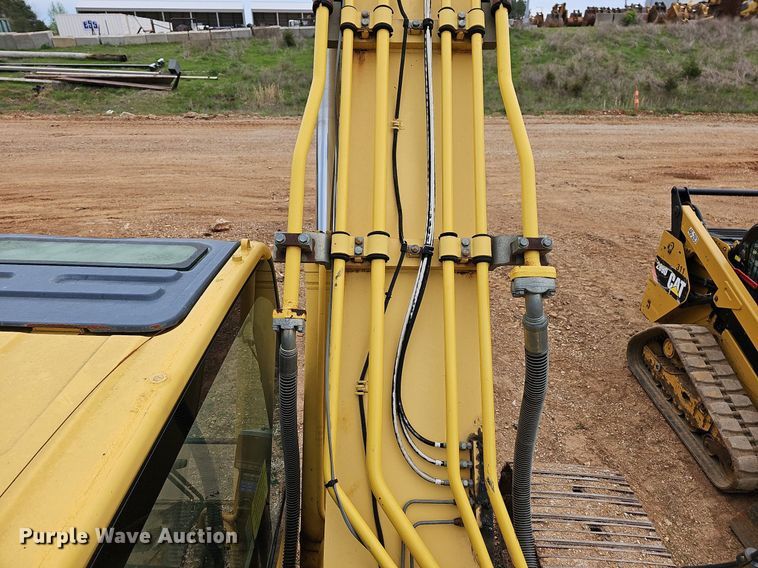 image for item MB9979 2006 Komatsu PC220LC-8  excavator