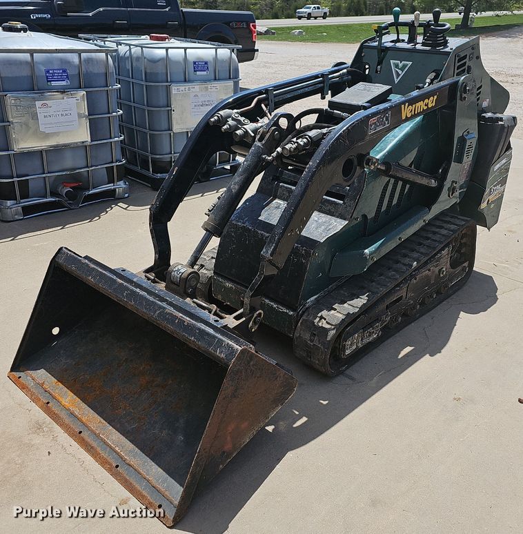 image for item MB9984 2015 Vermeer S725TX  compact utility loader