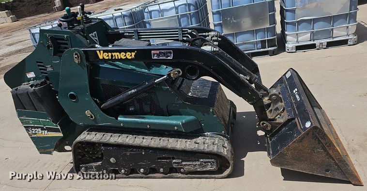 image for item MB9984 2015 Vermeer S725TX  compact utility loader