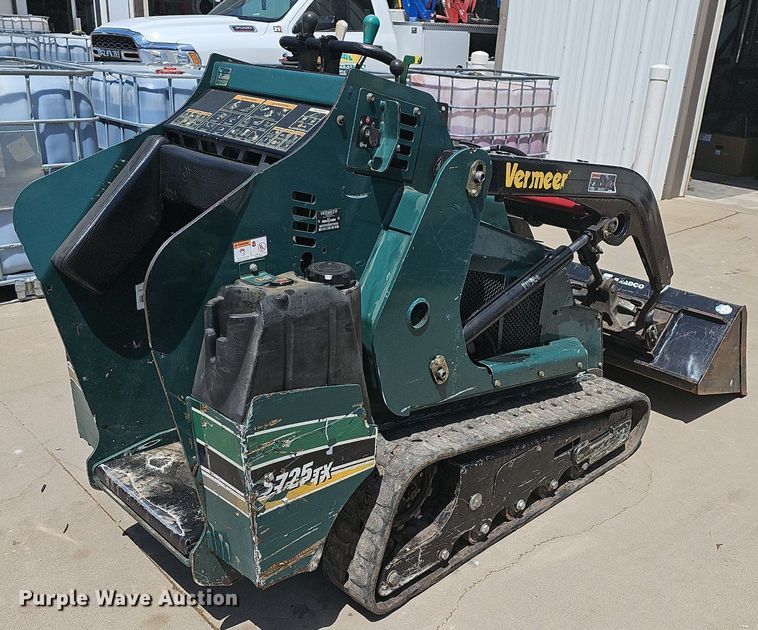 image for item MB9984 2015 Vermeer S725TX  compact utility loader