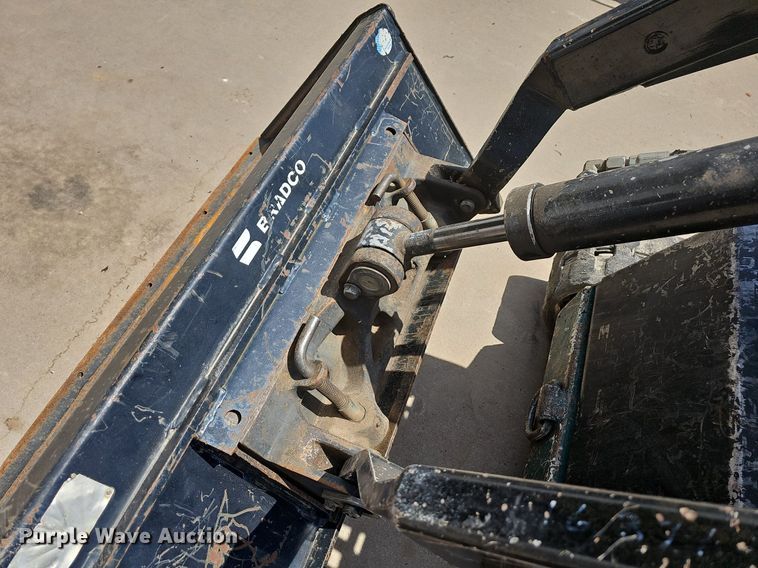 image for item MB9984 2015 Vermeer S725TX  compact utility loader