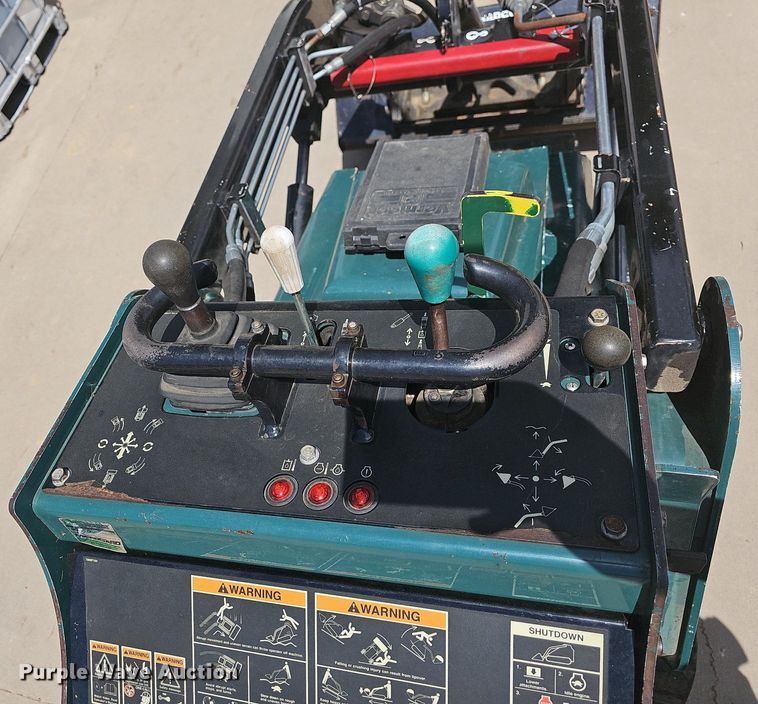 image for item MB9984 2015 Vermeer S725TX  compact utility loader