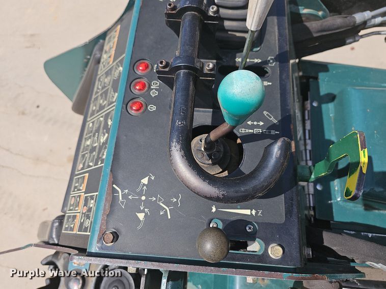 image for item MB9984 2015 Vermeer S725TX  compact utility loader