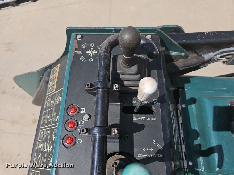 image for item MB9984 2015 Vermeer S725TX  compact utility loader