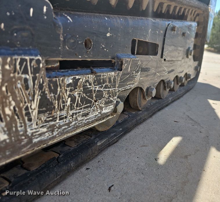 image for item MB9984 2015 Vermeer S725TX  compact utility loader