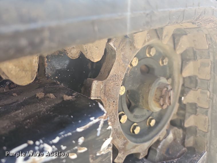 image for item MB9984 2015 Vermeer S725TX  compact utility loader