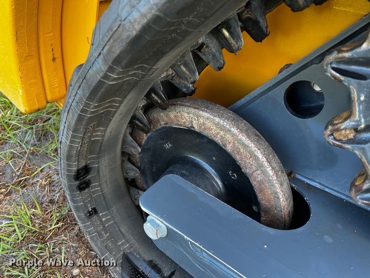 image for item MF9888 2022 John Deere 317G  tracked skid steer loader