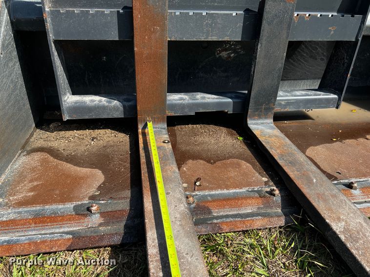 image for item MF9893 2022 Bobcat T76  tracked skid steer loader