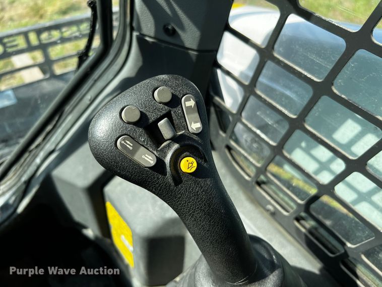 image for item MF9893 2022 Bobcat T76  tracked skid steer loader