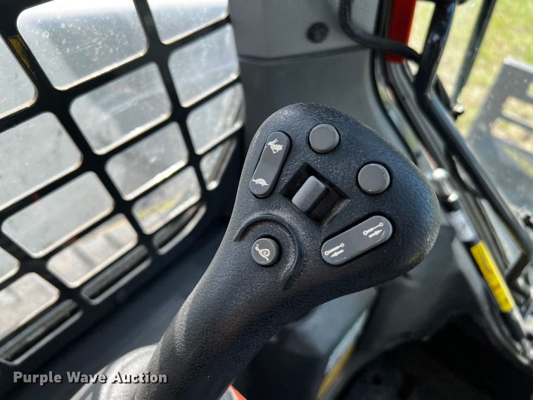 image for item MF9893 2022 Bobcat T76  tracked skid steer loader