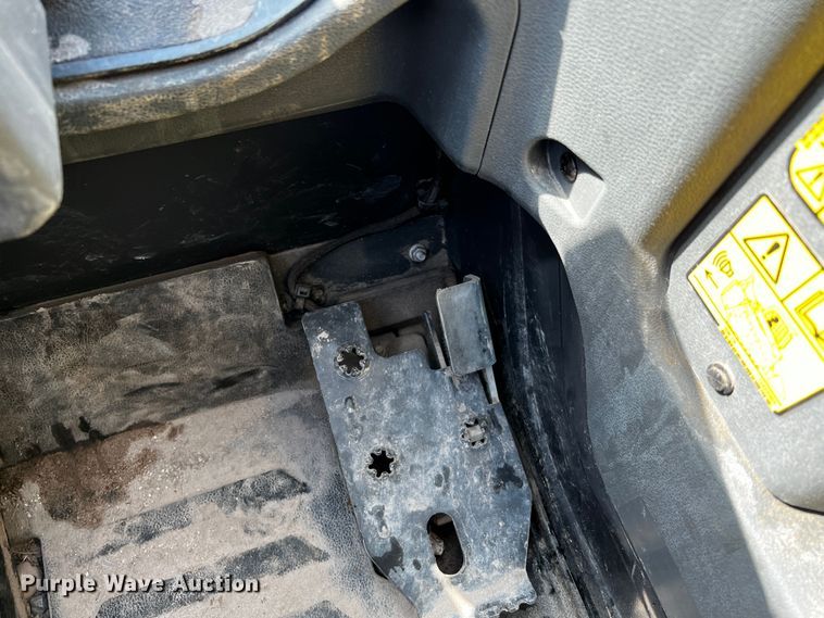 image for item MF9893 2022 Bobcat T76  tracked skid steer loader