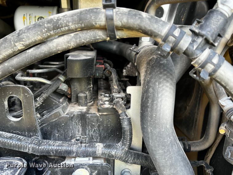 image for item MF9893 2022 Bobcat T76  tracked skid steer loader