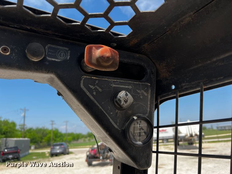 image for item MF9904 Mustang 2600R  skid steer loader