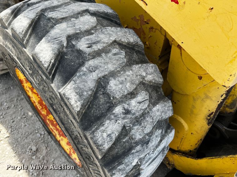 image for item MF9904 Mustang 2600R  skid steer loader