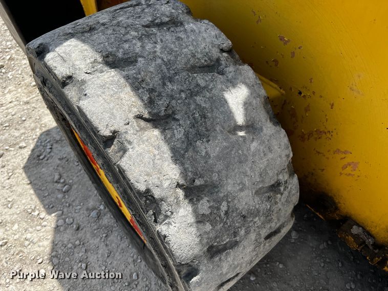 image for item MF9904 Mustang 2600R  skid steer loader