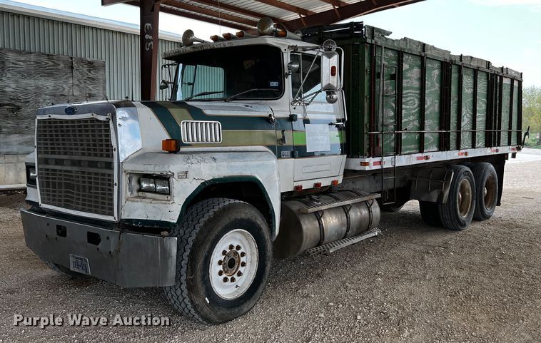 image for item MF9906 1985 Ford LTL9000  dump truck