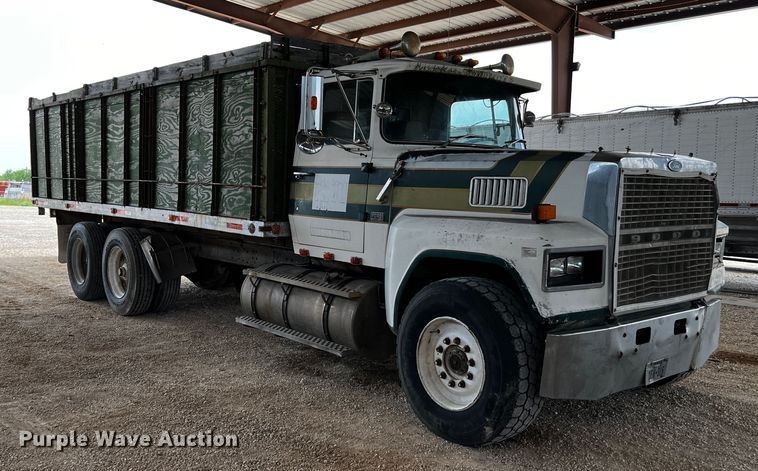 image for item MF9906 1985 Ford LTL9000  dump truck