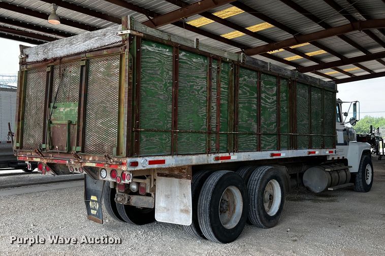 image for item MF9906 1985 Ford LTL9000  dump truck