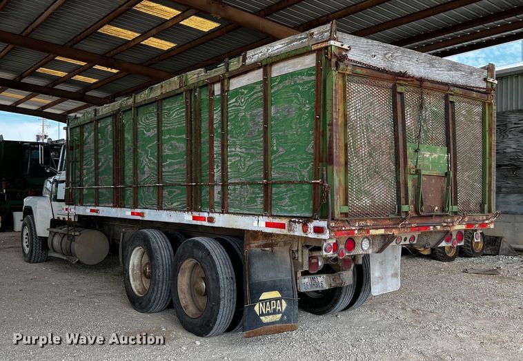 image for item MF9906 1985 Ford LTL9000  dump truck