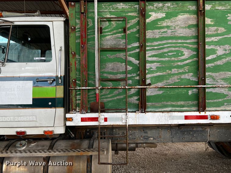 image for item MF9906 1985 Ford LTL9000  dump truck