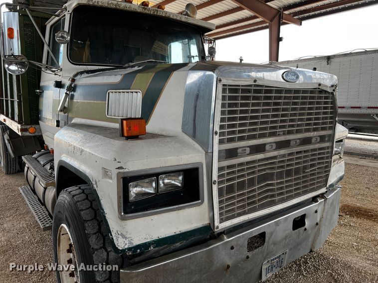 image for item MF9906 1985 Ford LTL9000  dump truck