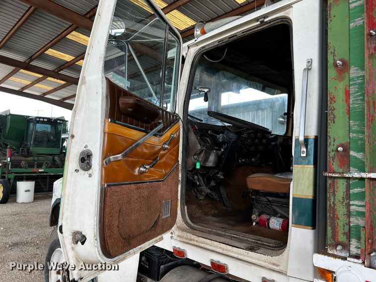 image for item MF9906 1985 Ford LTL9000  dump truck