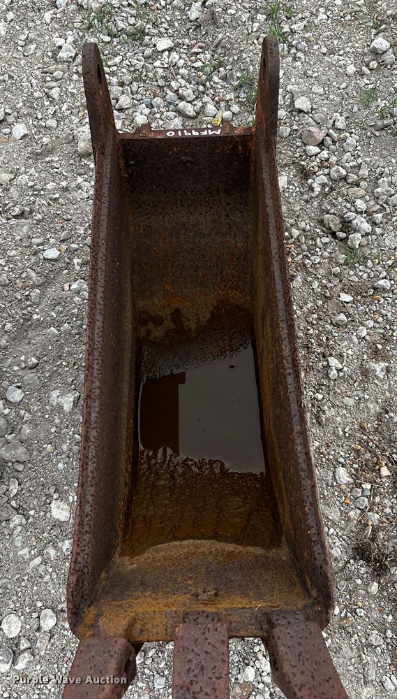 image for item MF9910 (6) backhoe buckets