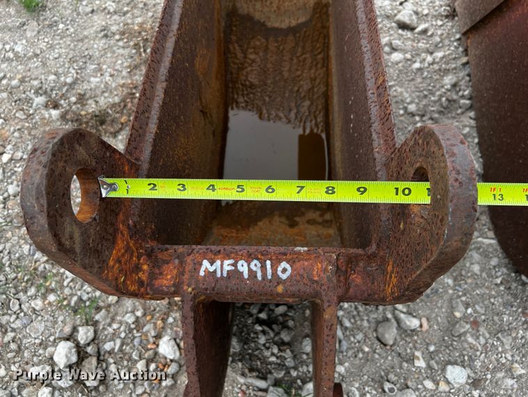 image for item MF9910 (6) backhoe buckets